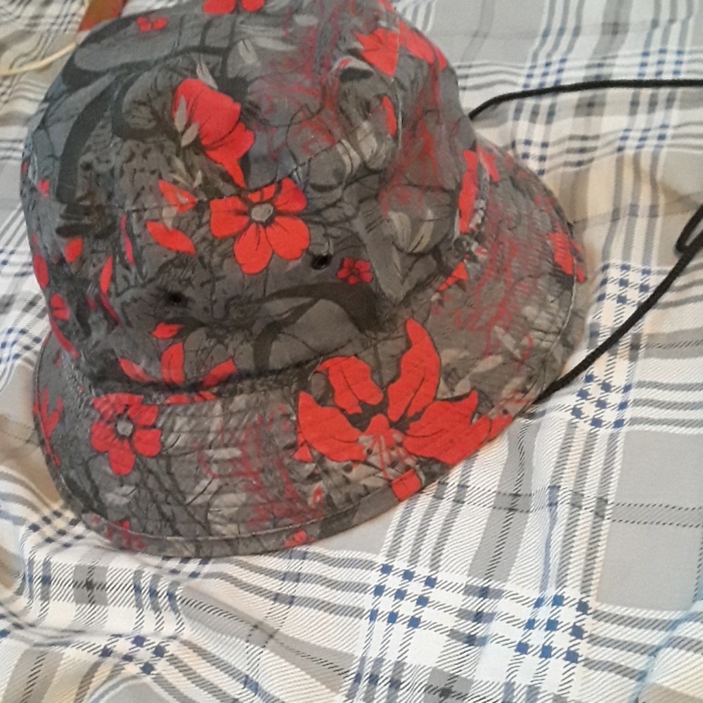 Red flower bucket